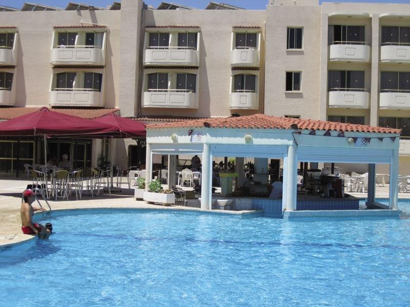 Crown Resorts Henipa Ларнака Екстер'єр фото