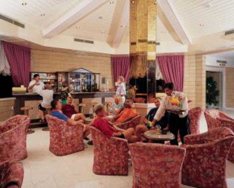 Crown Resorts Henipa Ларнака Екстер'єр фото